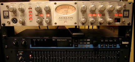 srs.studio.equipment.Avalon Mic Pre-Amp