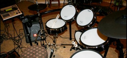 srs.studio.equipment.Roland V Drum Set