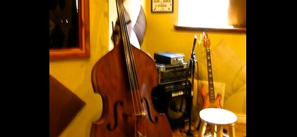 srs.studio.equipment.Old Chech Upright Bass