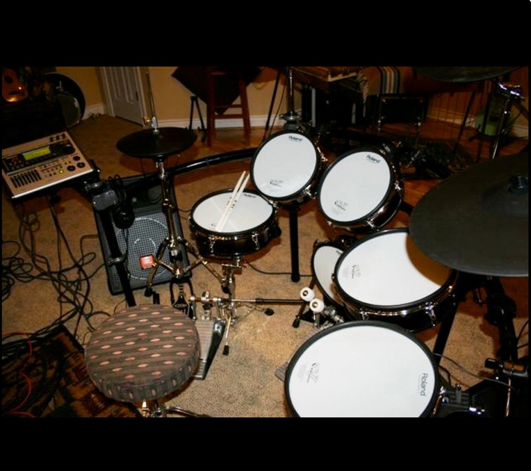srs.studio.equipment.Roland V Drum Set